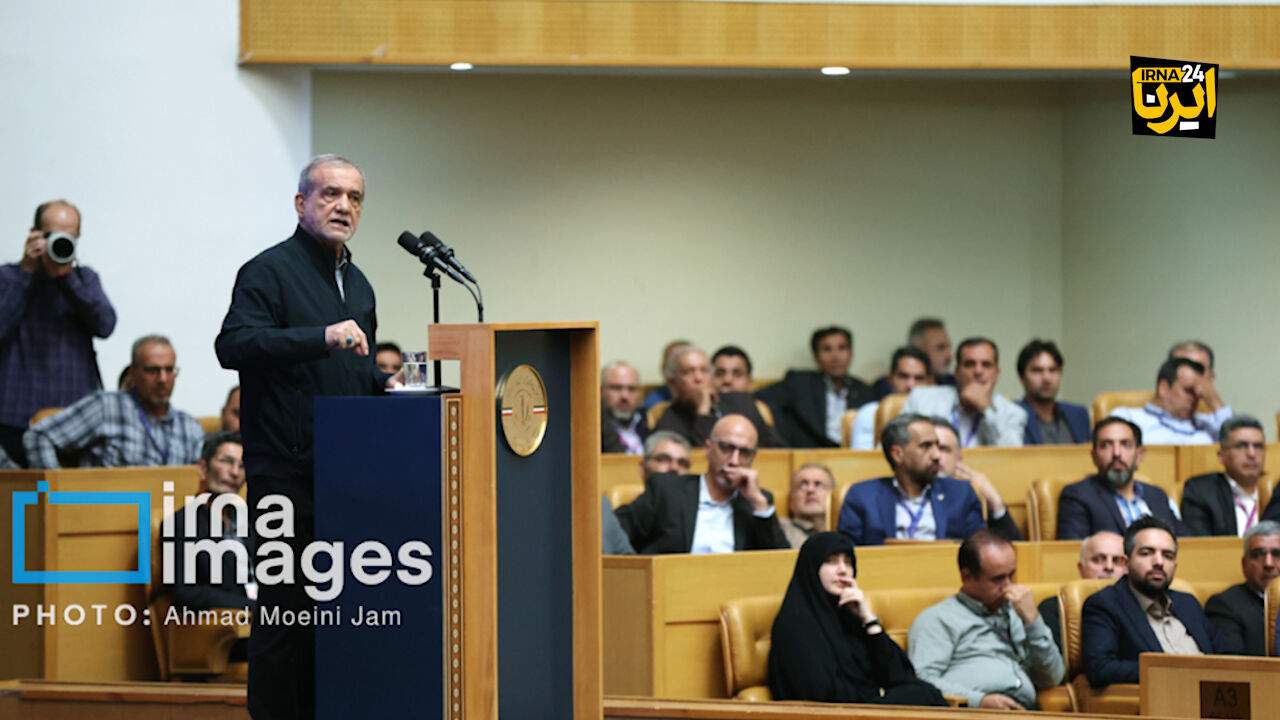 پزشکیان: کشور را با علم، آگاهی و ایمان می‌توان ساخت