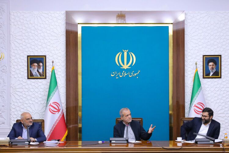 تأکید پزشکیان بر مدیریت تقاضا و اجرای سریع طرحهای بهینهسازی