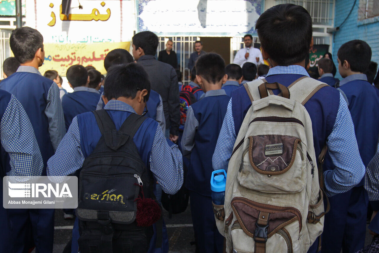 کوله‌پشتی نامناسب؛ تهدیدی برای ستون فقرات دانش‌آموزان