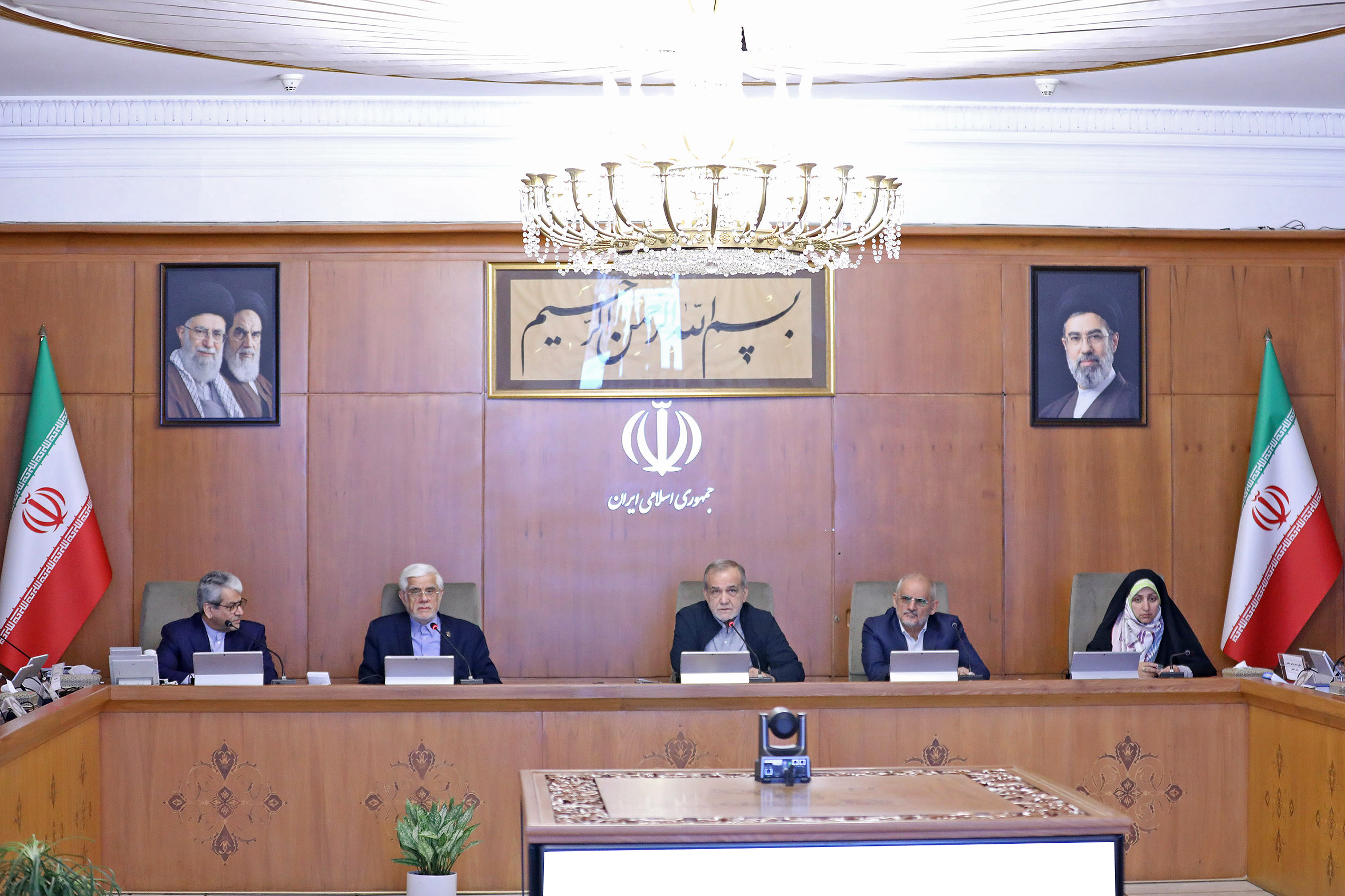 رئیسجمهور: روز بدون خودرو از دولت آغاز شود/ ضرورت گفتگوی مسئولان با مردم