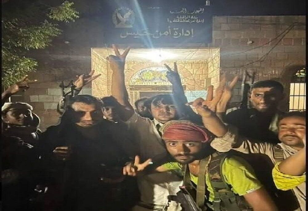 آزادسازي بخش هاي حيس و الخوخه در استان الحديده يمن آزادسازي بخش هاي حيس و الخوخه در استان الحديده يمن