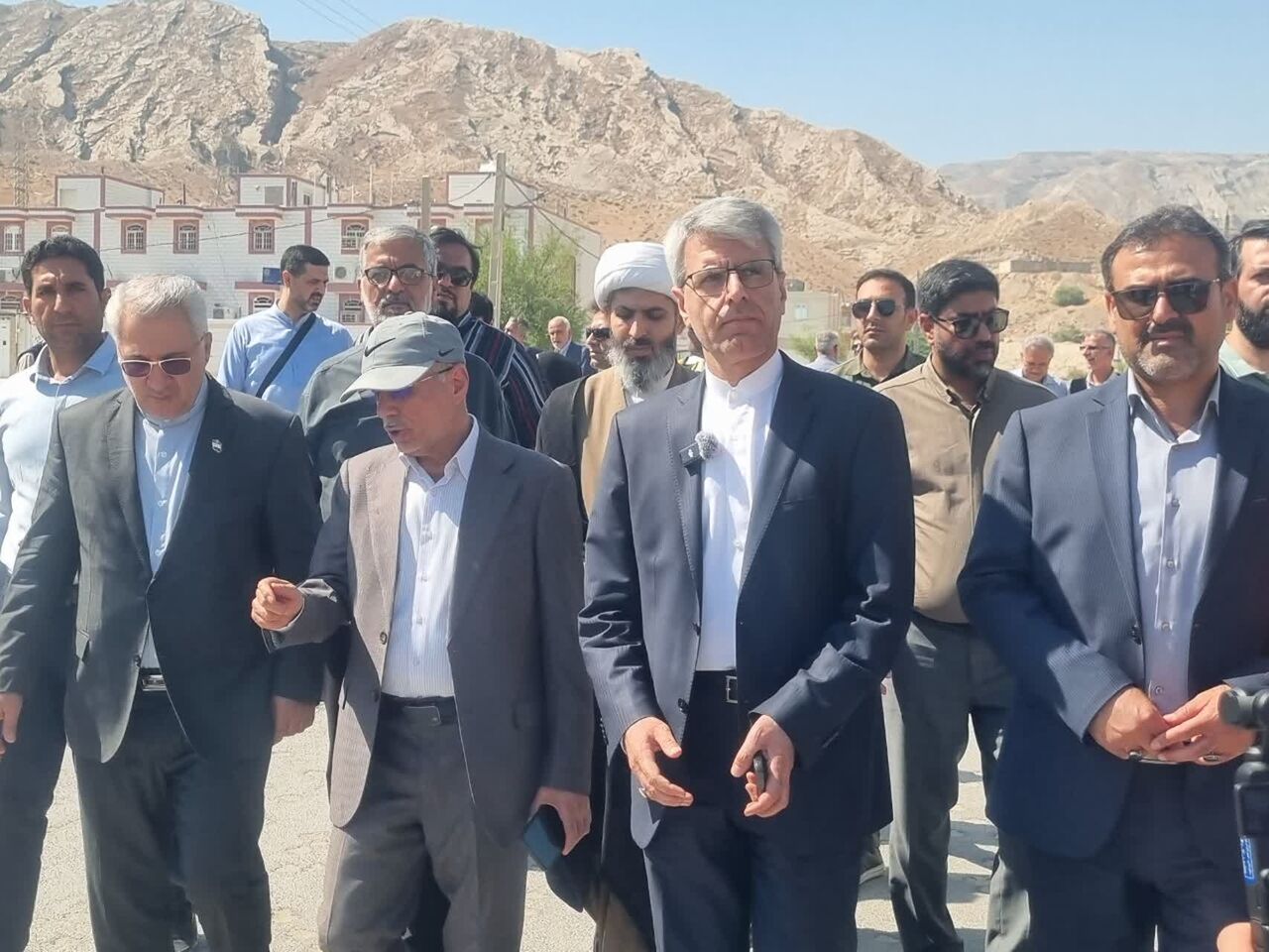 المتحدث باسم وزارة الخارجية الإيرانية يزور لامرد ويكرم الشهداء