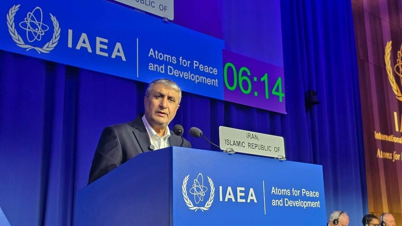 Chefe Da AEOI Do Irã Viaja A Viena Para A 70ª Conferência Geral Da AIEA