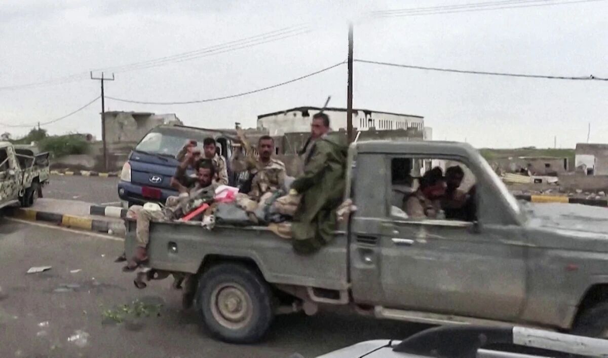 الأخبار: انصارالله هر آنچه ائتلاف امارات و عربستان طی ۱۱ سال رشته بود، پنبه کرد