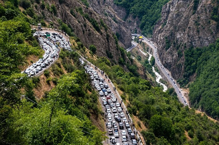 ترافیک خودرویی در جادههای ورودی مازندران سنگین است