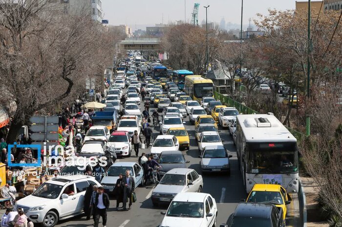 چرخ‌های حمل و نقل عمومی اراک زیر بار رشد شهر