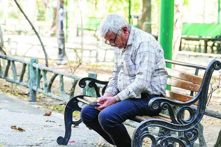 چرا ۱۸ هزار بازنشسته یزدی هنوز به «خانه دوم» نیامده‌اند؟ فیلم