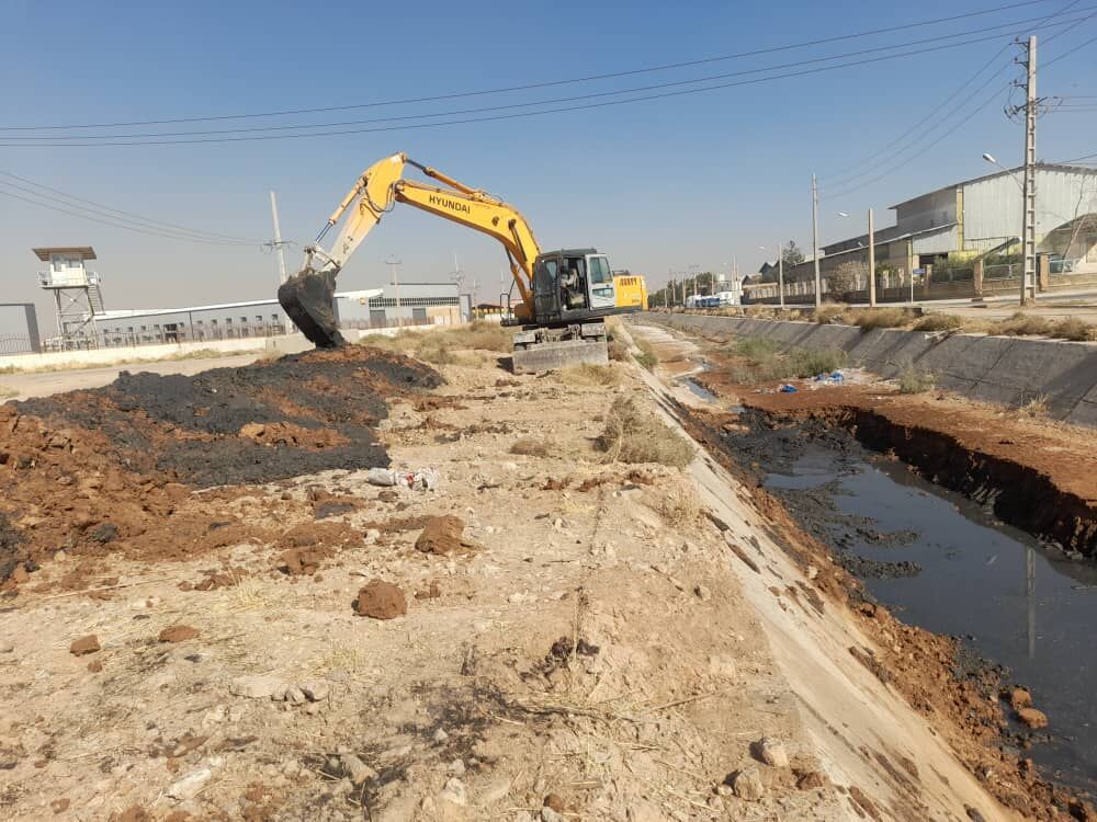 خبر ۲۰۰ کیلومتر کانال دفع آب‌های سطحی آبادان در آستانه فصل بارندگی لایروبی شد – ایرنا