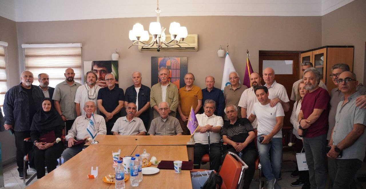 تقدیر از پیشکسوتان سینمای مستند/ تالار گفتگوی خانه سینما به نام «ناصر تقوایی» شد