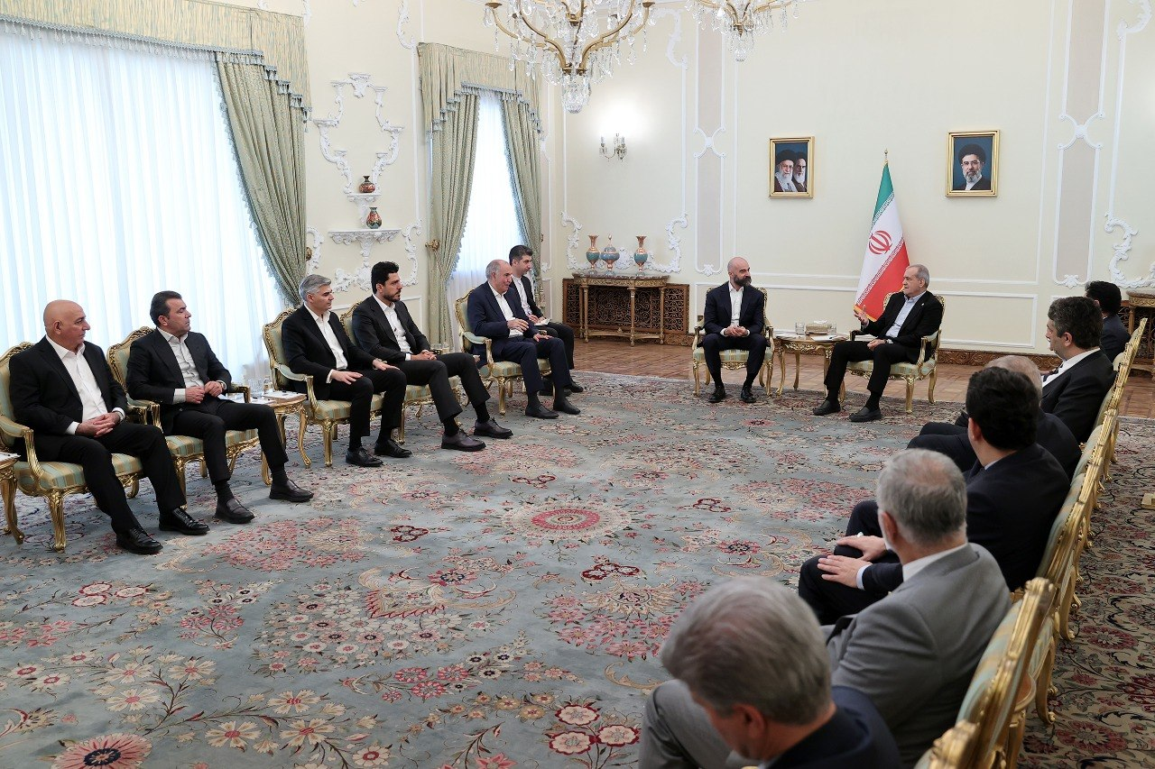 پزشکیان: همسایگی، تاریخ و فرهنگ مشترک ایران و اقلیم کردستان برای ما بسیار باارزش است