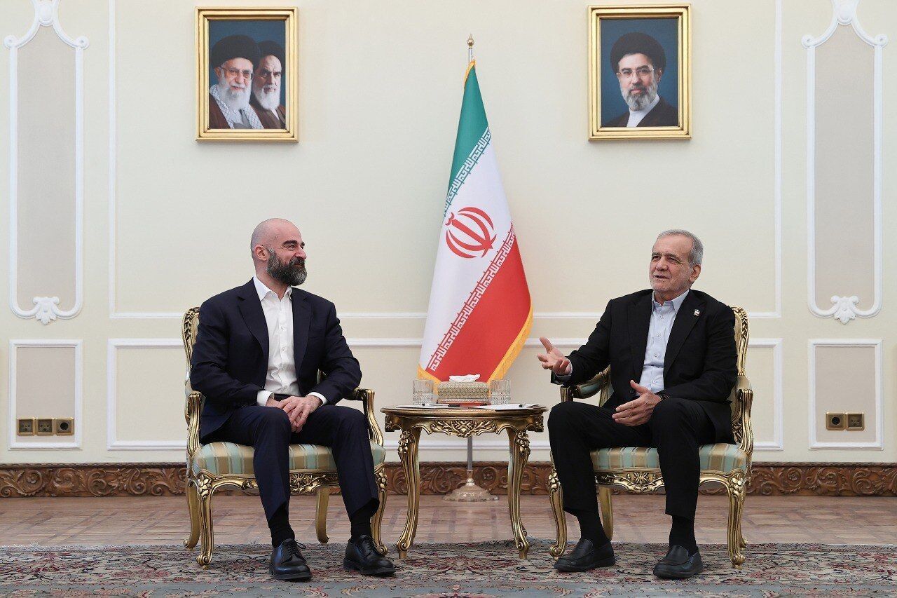 رئيس الجمهورية یستقبل بافل طالباني ويؤكد ان مسائل المنطقة يمكن حلها عبر التعاون والحوار رئيس الجمهورية یستقبل بافل طالباني ويؤكد ان مسائل المنطقة يمكن حلها عبر التعاون والحوار