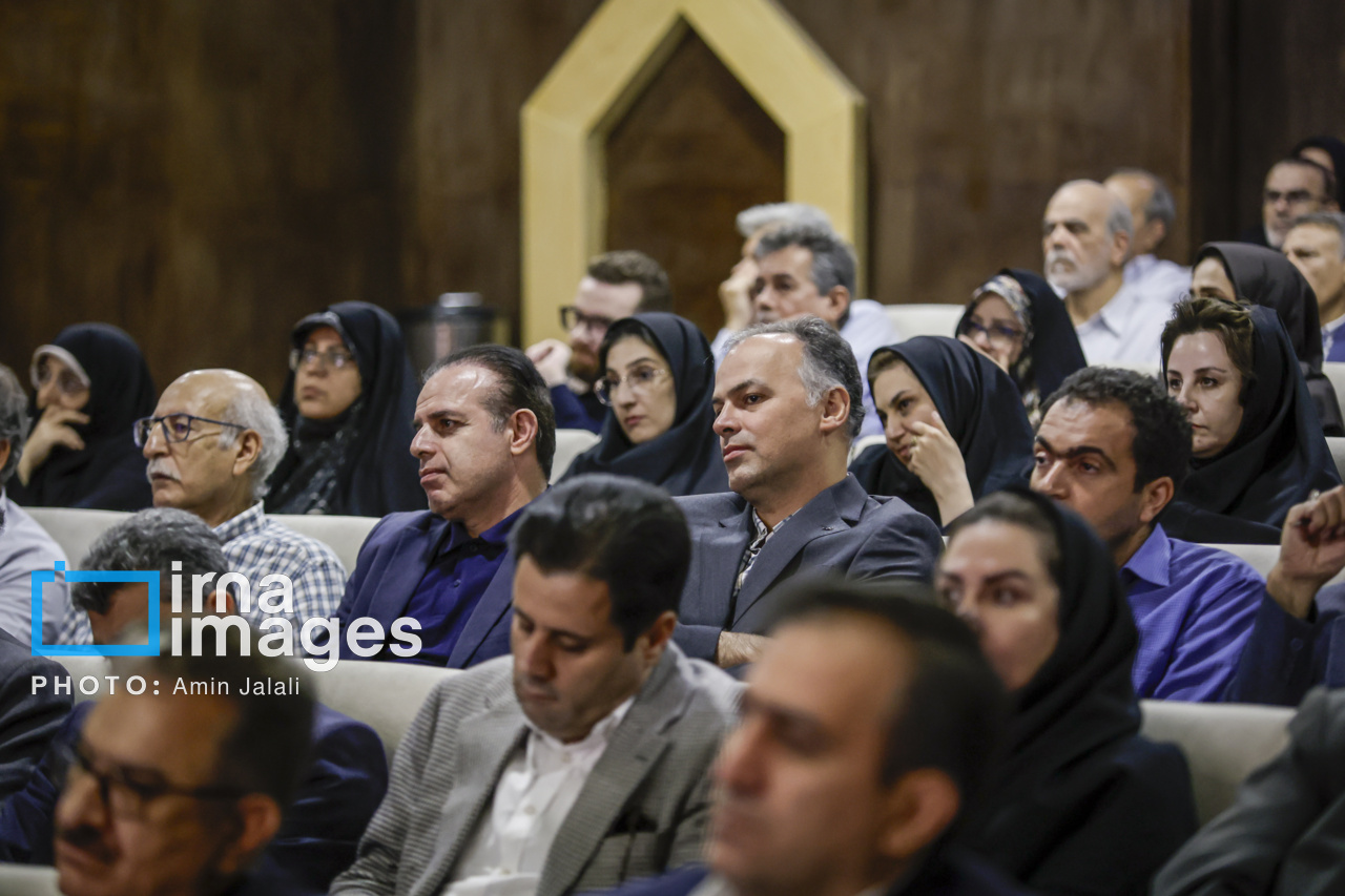 عارف: با تورم ۴۰ درصدی و رشد ۲۰ درصدی حقوق نمیشود زندگی کرد