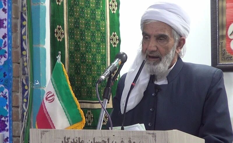 احد خطباء السنة في ايران: العدو يسعى إلى تقويض قدرات المسلمين بسلاح التفرقة احد خطباء السنة في ايران: العدو يسعى إلى تقويض قدرات المسلمين بسلاح التفرقة