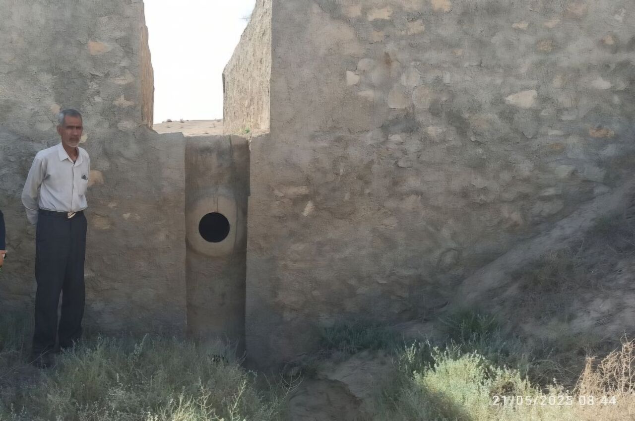 کشاورز تنگستانی برای مهار روانآب سازه ۷ میلیارد ریالی احداث کرد کشاورز تنگستانی برای مهار روانآب سازه ۷ میلیارد ریالی احداث کرد