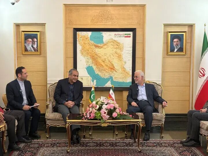 وزیر کشور پاکستان در تهران مورد استقبال همتای ایرانی قرار گرفت