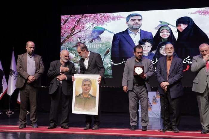 افتتاح بیستمین جشنواره تئاتر مقاومت/ چراغ جشنواره به دست فرزند شهید روشن شد