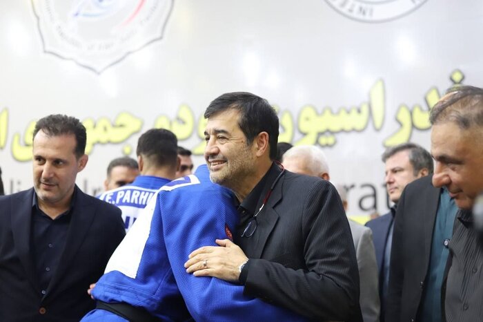 بدرقه جودوکاران در حضور وزیر؛ دنیامالی: کمک میکنیم کمپ جودو در آزادی احداث شود