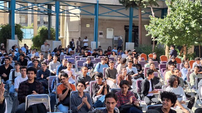 مدرسه خط مقدم پیشگیری از آسیب‌های اجتماعی است