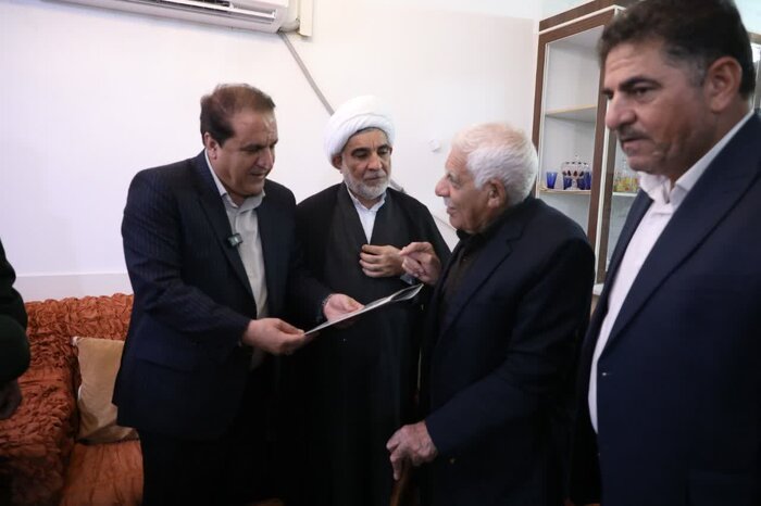 استاندار ایلام: شهدا مایه افتخار ملت و سنگ بنای انقلاب هستند