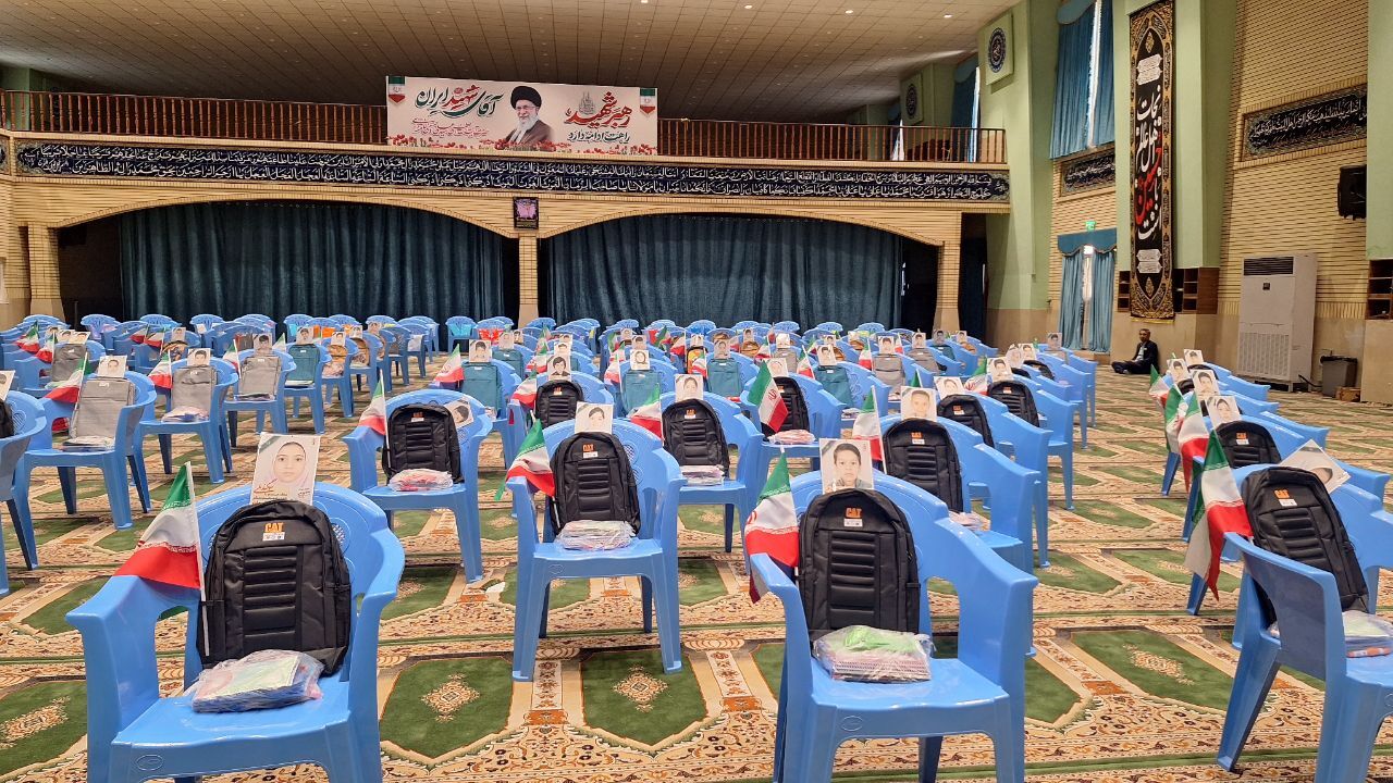 ۷۲۰۰ بسته لوازمالتحریر میان دانشآموزان کمبرخوردار آذربایجانغربی توزیع شد
