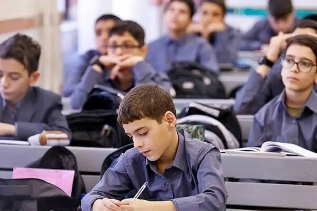 ۴۹ هزار دانشآموز هرمزگانی چشمانتظار کفش و لباس فرم/ صنایع پای کار بیایند
