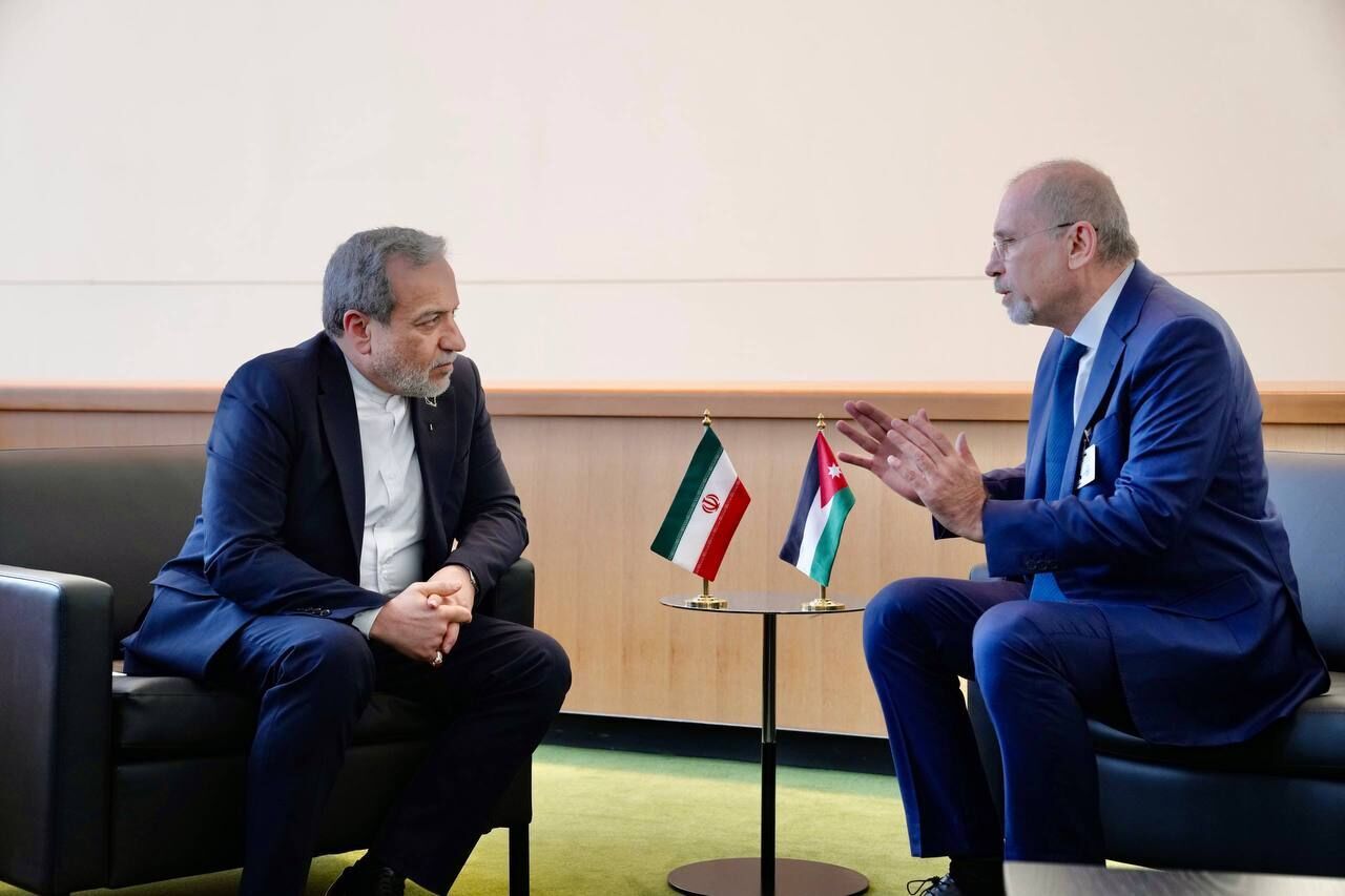 Report: Araghchi meets Jordanian FM in New York
