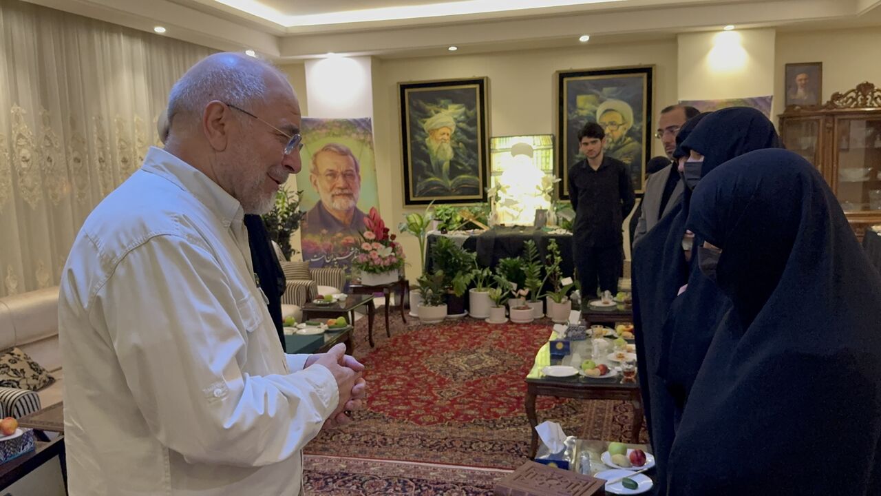 قالیباف در دیدار با خانواده لاریجانی: شهادت پاداش صبر و مظلومیت شهید بود