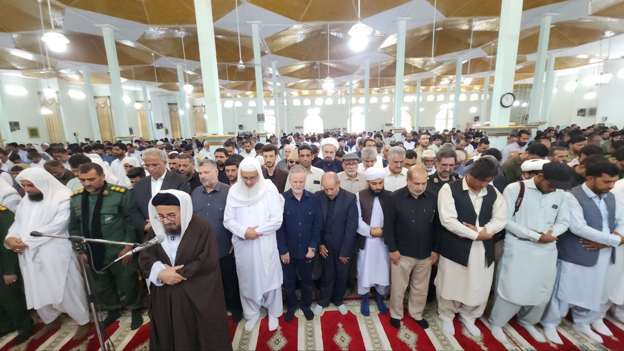 استاندار سیستان و بلوچستان: شهدا چراغ راه توسعه و امنیت استان هستند