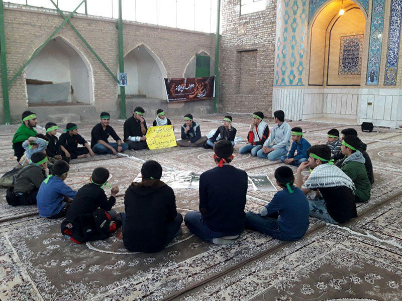 فیلم| تشکیل ۲۰۰ حلقه صالحین در یزد؛ روایت حضور نسل جوان در مسیر شهدا