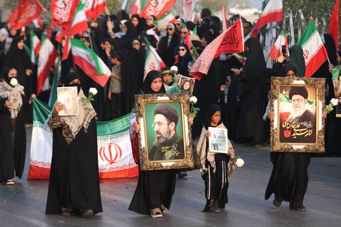 رزمایش باشکوه ۱۱۰ هزار جانفدایان هرمزگانی در کنار آب های نیلگون خلیج فارس