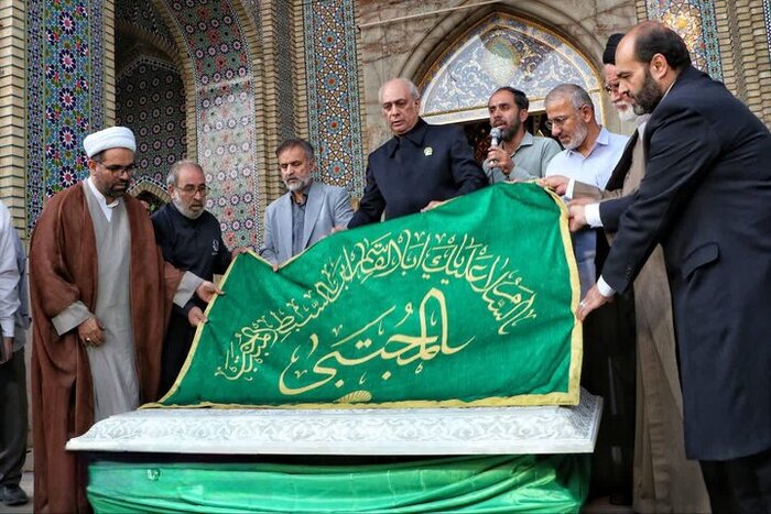 هنر دست در برابر ماشین؛ ۱۴ ماه حجاری برای حضرت عبدالعظیم(ع)