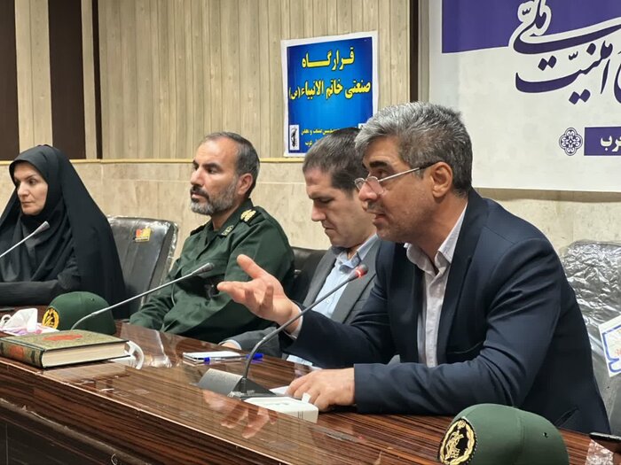 فرماندار گیلانغرب: پیگیری موانع تولید باید تا حصول نتیجه ادامه یابد