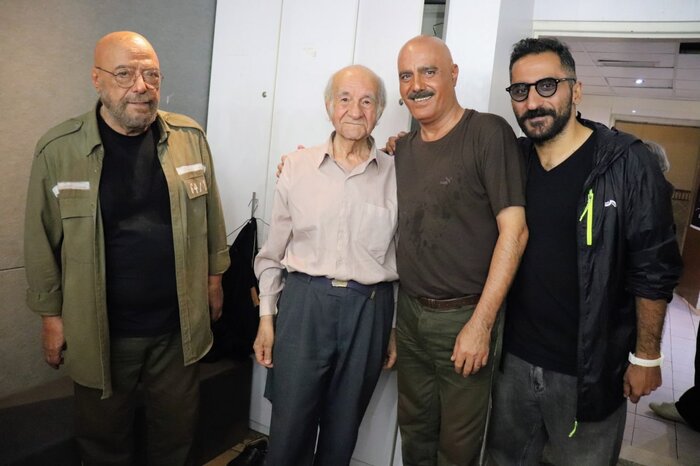 دیدار سعید پورصمیمی و اکبر زنجانپور در «جزیره»/اجرای نمایش «تخم و ترکه» آغاز شد