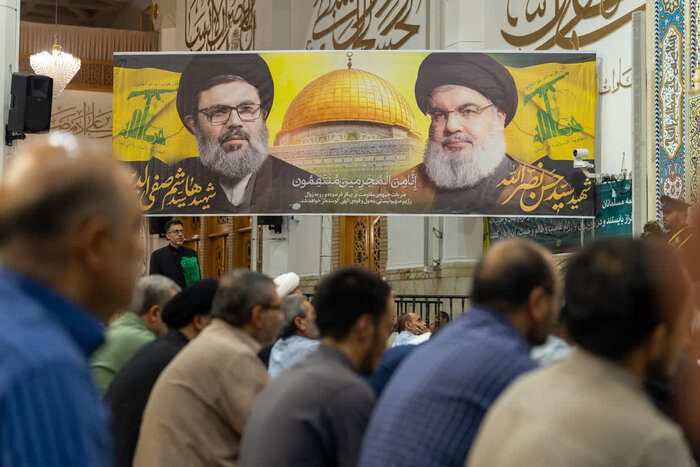 آیین دومین سالگرد شهادت سید حسن نصرالله در قم برگزار شد آیین دومین سالگرد شهادت سید حسن نصرالله در حرم حضرت معصومه برگزار شد