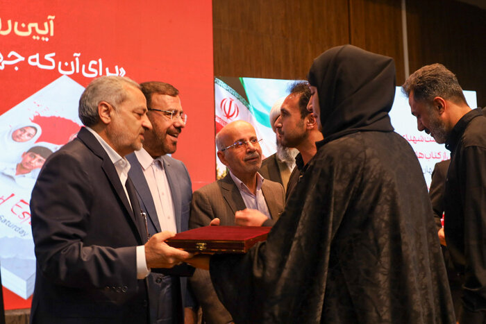 وزیر آموزشوپرورش از ۱۶۸ نامه دانشآموزان فارس به دبیرکل سازمان ملل رونمایی کرد