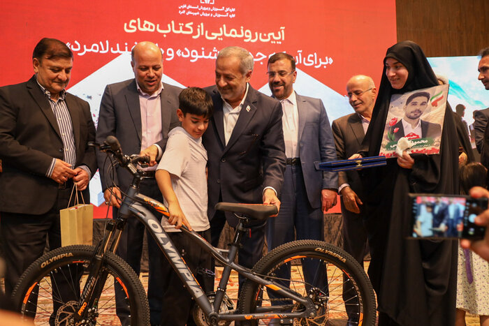 وزیر آموزشوپرورش از ۱۶۸ نامه دانشآموزان فارس به دبیرکل سازمان ملل رونمایی کرد