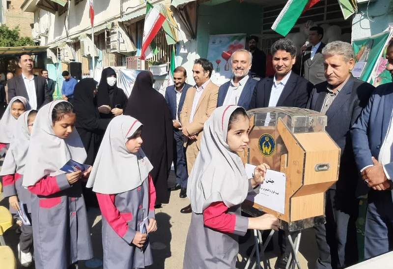 مشق سخاوتمندی دانش‌آموزان گنبدی در جشن عاطفه‌ها