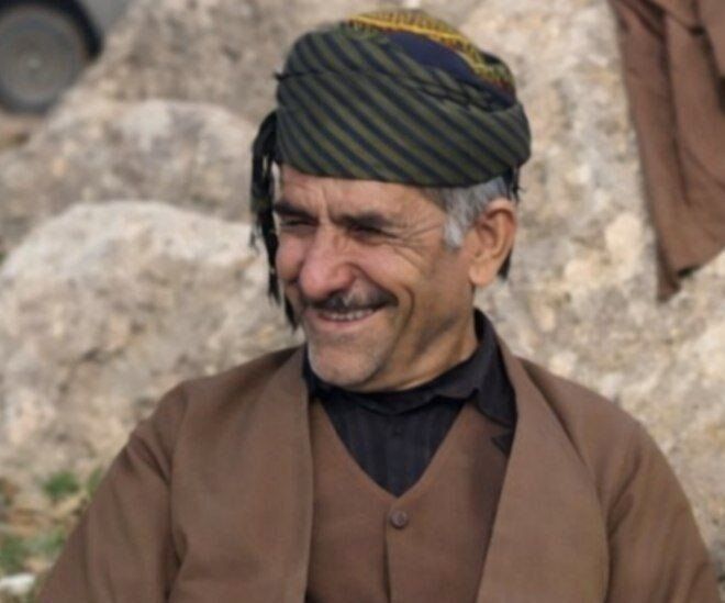 «حاج فتاح رستمی» جانباز اهل بانهوره پاوه به فرزندان شهیدش پیوست «حاج فتاح رستمی» جانباز اهل بانهوره پاوه به فرزندان شهیدش پیوست