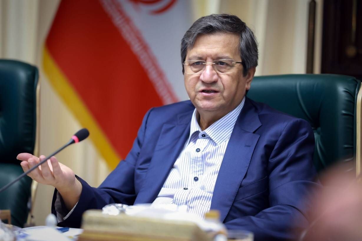 همتی: فروپاشی اقتصادی با بیانیه سیاسی محقق نمی‌شود