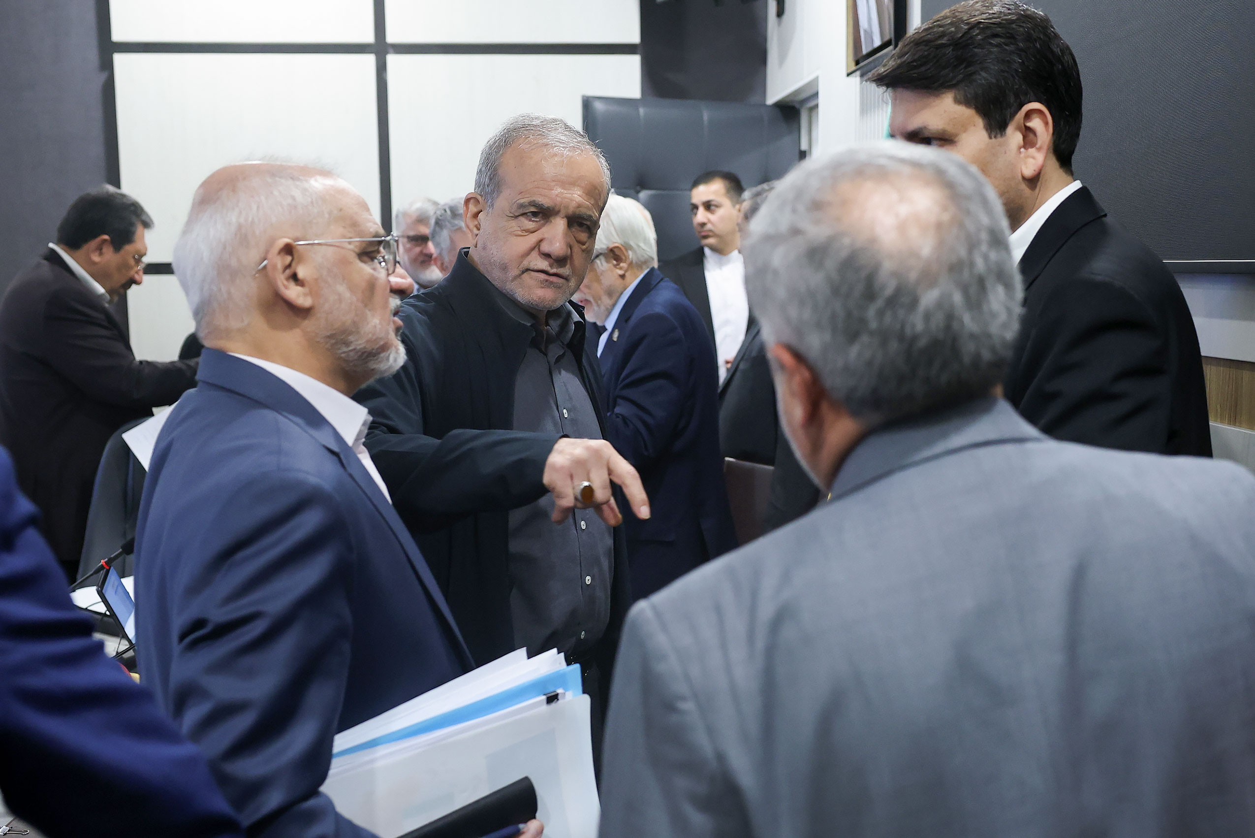 پزشکیان: ضمن گفتوگو و مذاکره، برای احقاق حقوق ملت ایران از موضع عزت و اقتدار سخن میگوییم