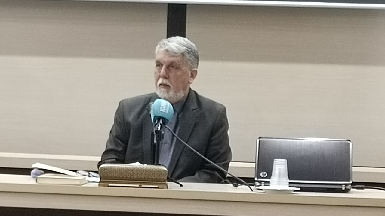 انجمن خادمان قرآن به بازخوانی دغدغه‌های قرآنی امام شهید بپردازد