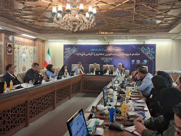 از سلامت شیر تا چالشهای تولید؛ روایت فعالان صنعت لبنیات در نمایشگاه صنایع غذایی اصفهان