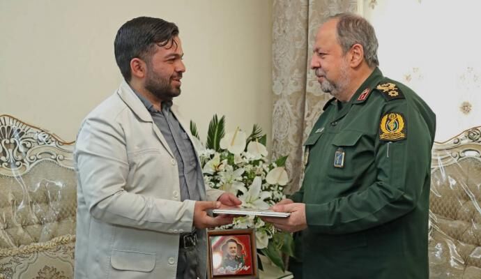 سرپرست وزارت دفاع: فرهنگ ایثار شهدا پشتوانه اقتدار ایران است