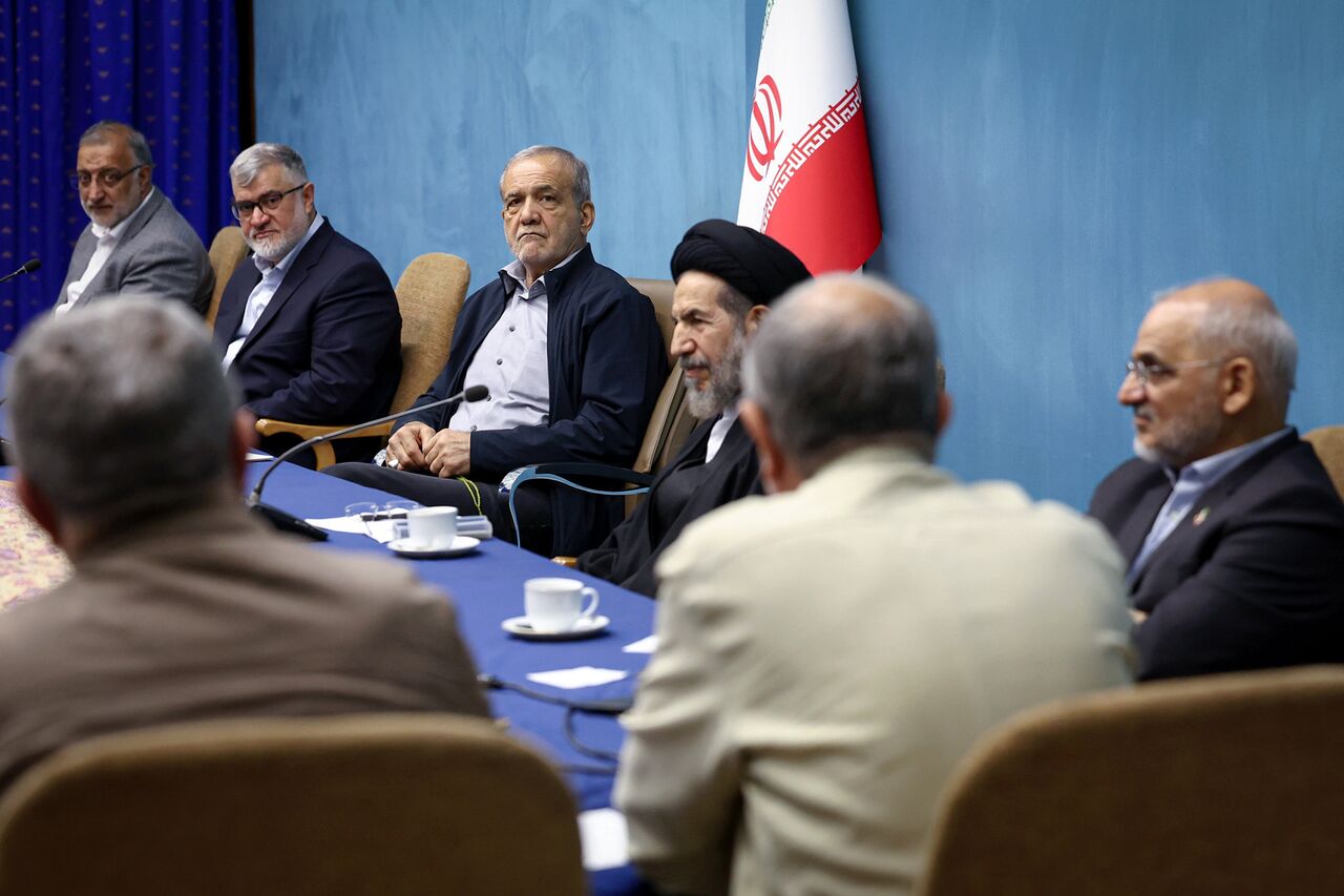 پزشکیان: خودتحریمی و حذف گزینشی زمینهساز شکست است