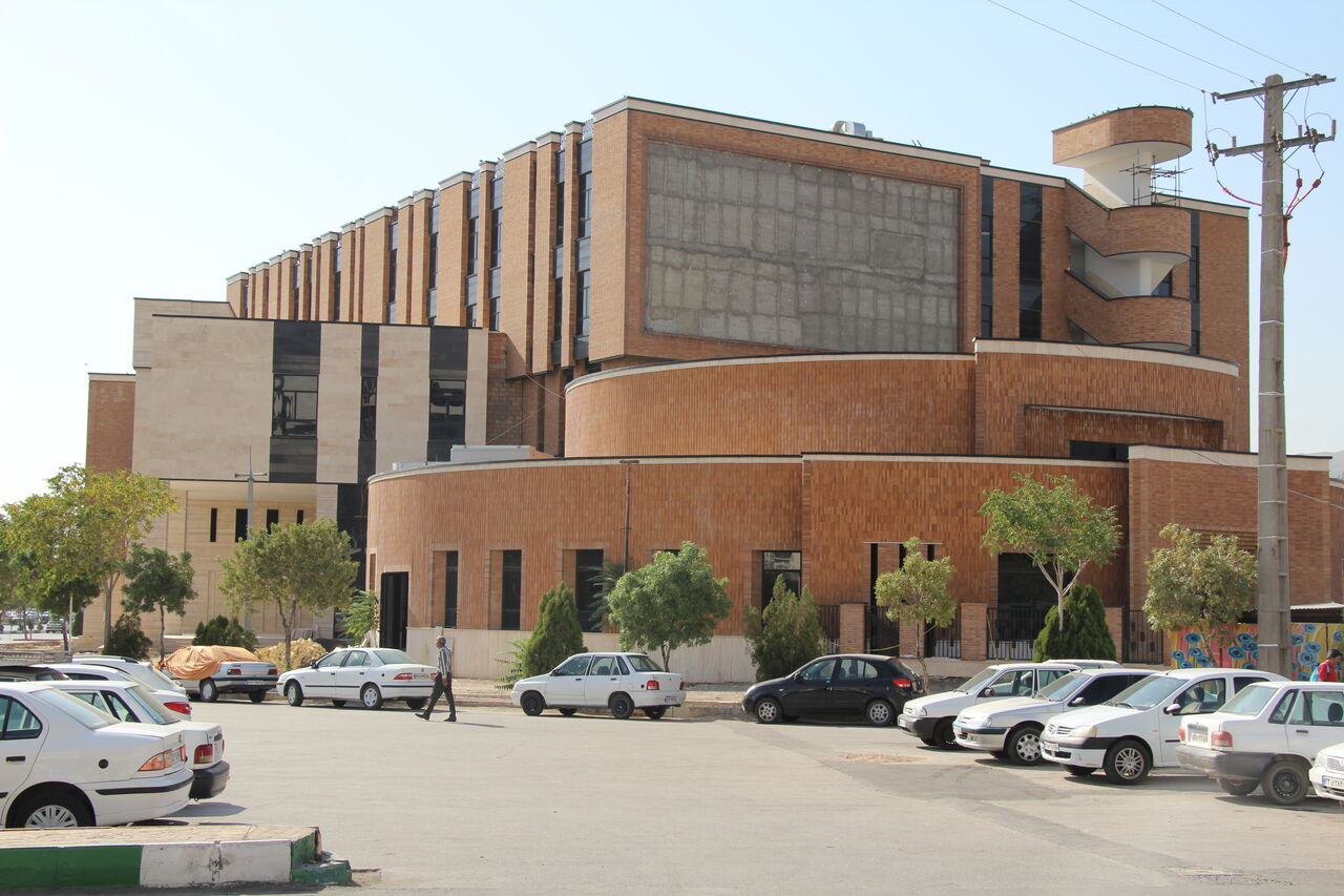 نیاز ۲ هزار میلیارد ریالی برای تجهیز بزرگترین کتابخانه عمومی کشور در اراک