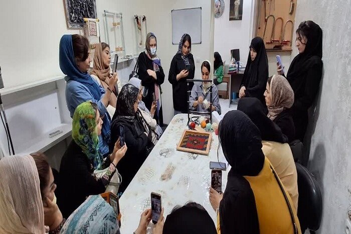آموزش در مدارس، بارقه احیای صنعت فرش اردبیل