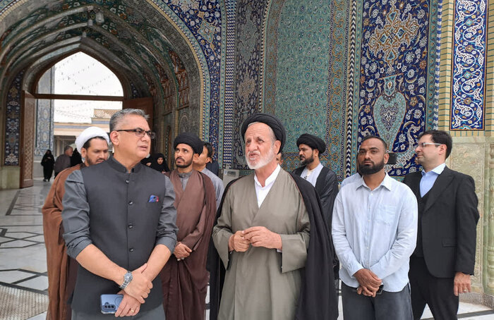 حضور سفیر جدید هندوستان در حرم مطهر حضرت معصومه(س)