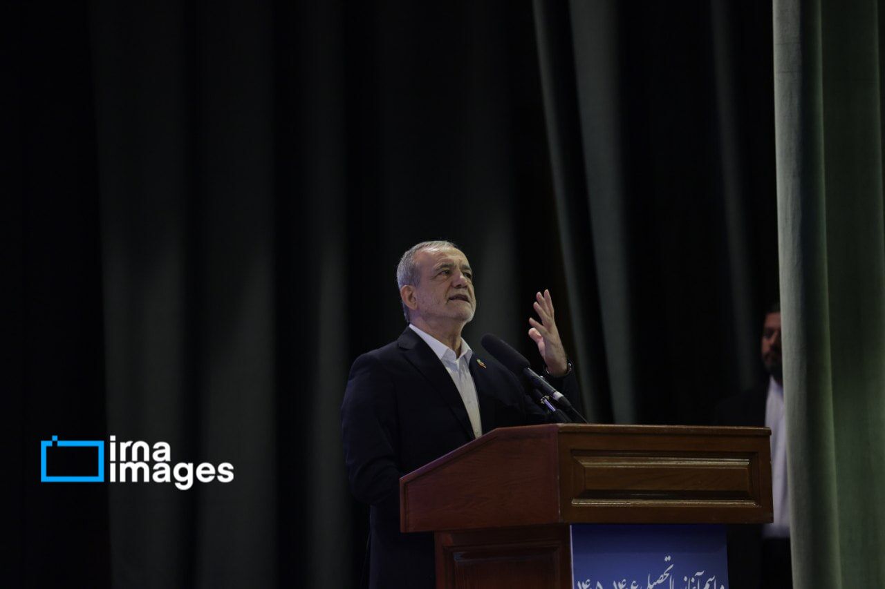پزشکیان: اجازه نمی‌دهند تصمیمات را صرفاً بر اساس کارایی، دانش و شایستگی اتخاذ کنیم