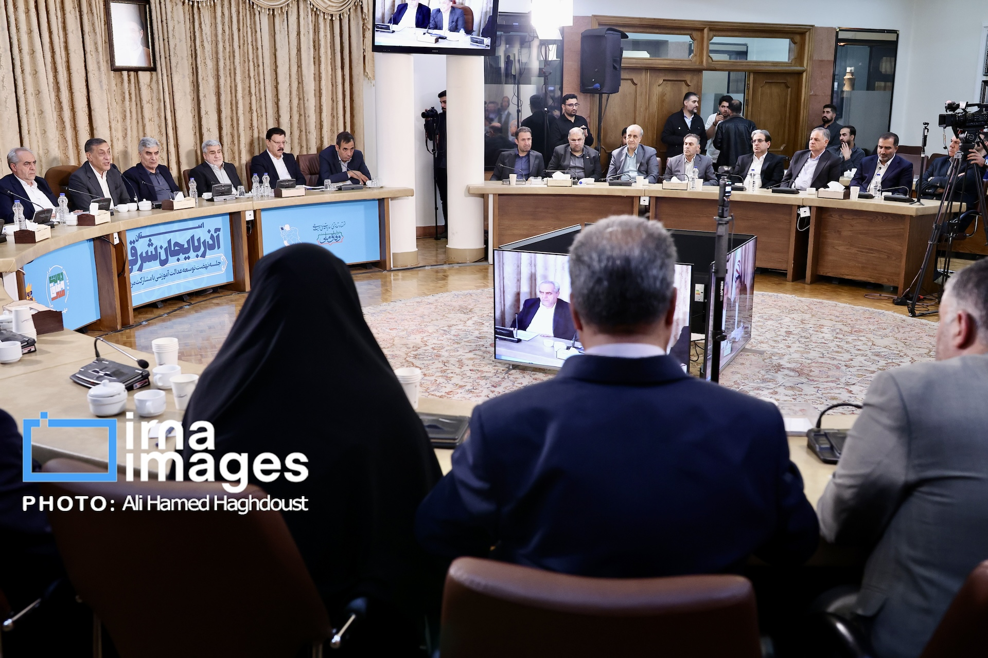 قائمپناه: لازمه برتر بودن ایران، دانایی فرزندان است/ ایجاد ۱۱ هزار کلاس هوشمند در دولت چه