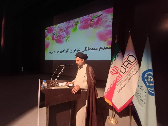 گوهرتراشی به یکی از پیشرانهای صادرات غیرنفتی قم تبدیل شود گوهرتراشی میتواند به یکی از پیشرانهای صادرات غیرنفتی قم تبدیل شود